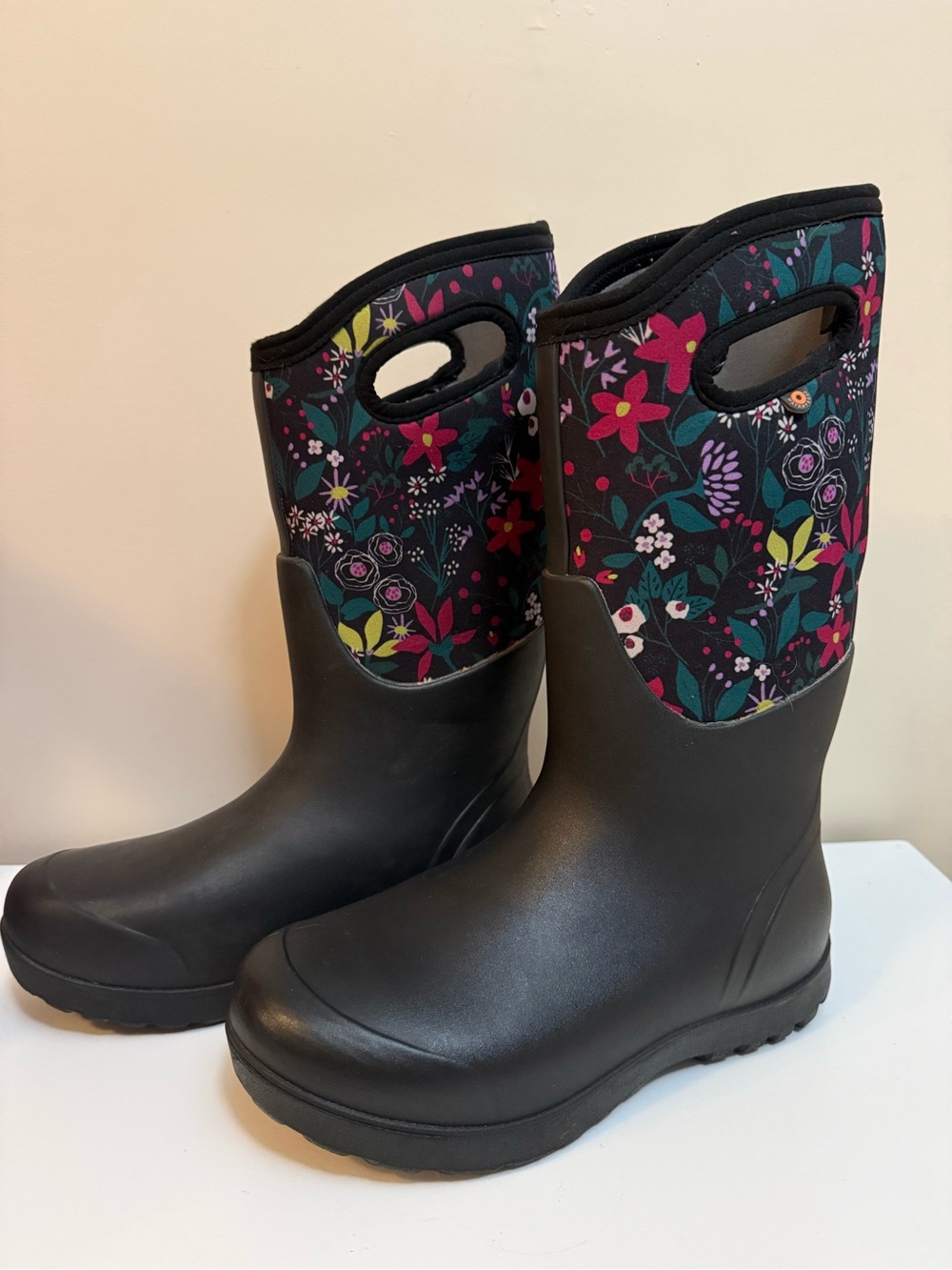 BOGS Women’s Waterproof Winter Boots Size 8 – Floral Neo Classic Tall